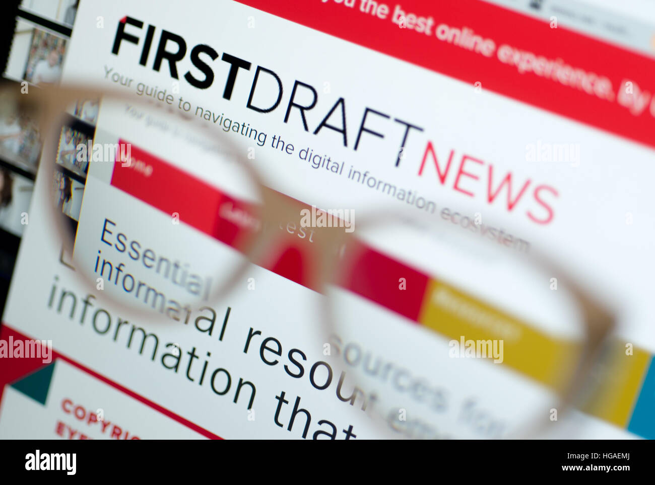 Berlin, Deutschland. 6. Januar 2017. ILLUSTRATION - ein anschauliches Bild von der Internet-Seite der so genannten ersten Entwurf Koalition, ein Netzwerk von Medien und Internet-Unternehmen, die gegen "gefälschte Nachrichten", aufgenommen in Berlin, Deutschland, 06 Januar zusammengeschlossen haben. Foto: Monika Skolimowska/Dpa/Alamy Live News Stockfoto