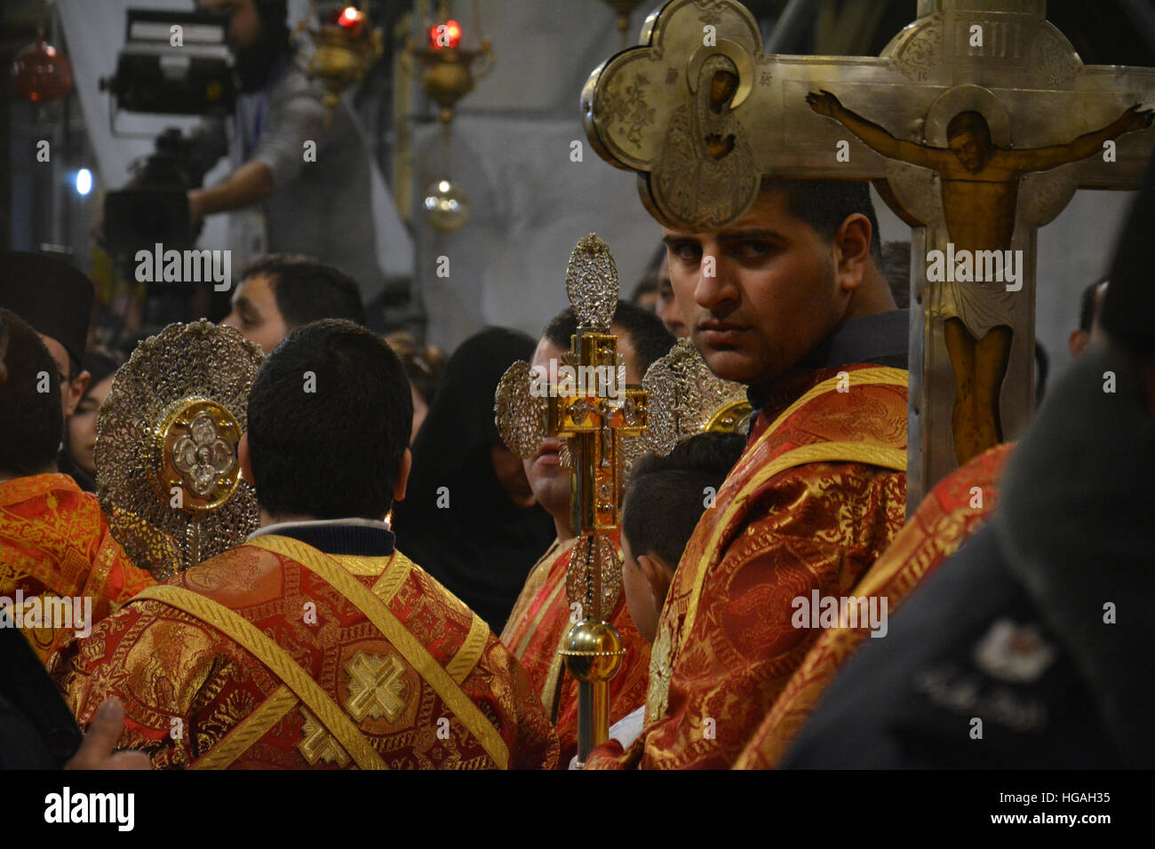 Bethlehem, Palästina. 7. Januar 2017: Orthodoxe Weihnachten Mitternachtsmesse in der Geburtskirche in Bethlehem © Ognjen Stevanovic/Alamy Live-Nachrichten Stockfoto