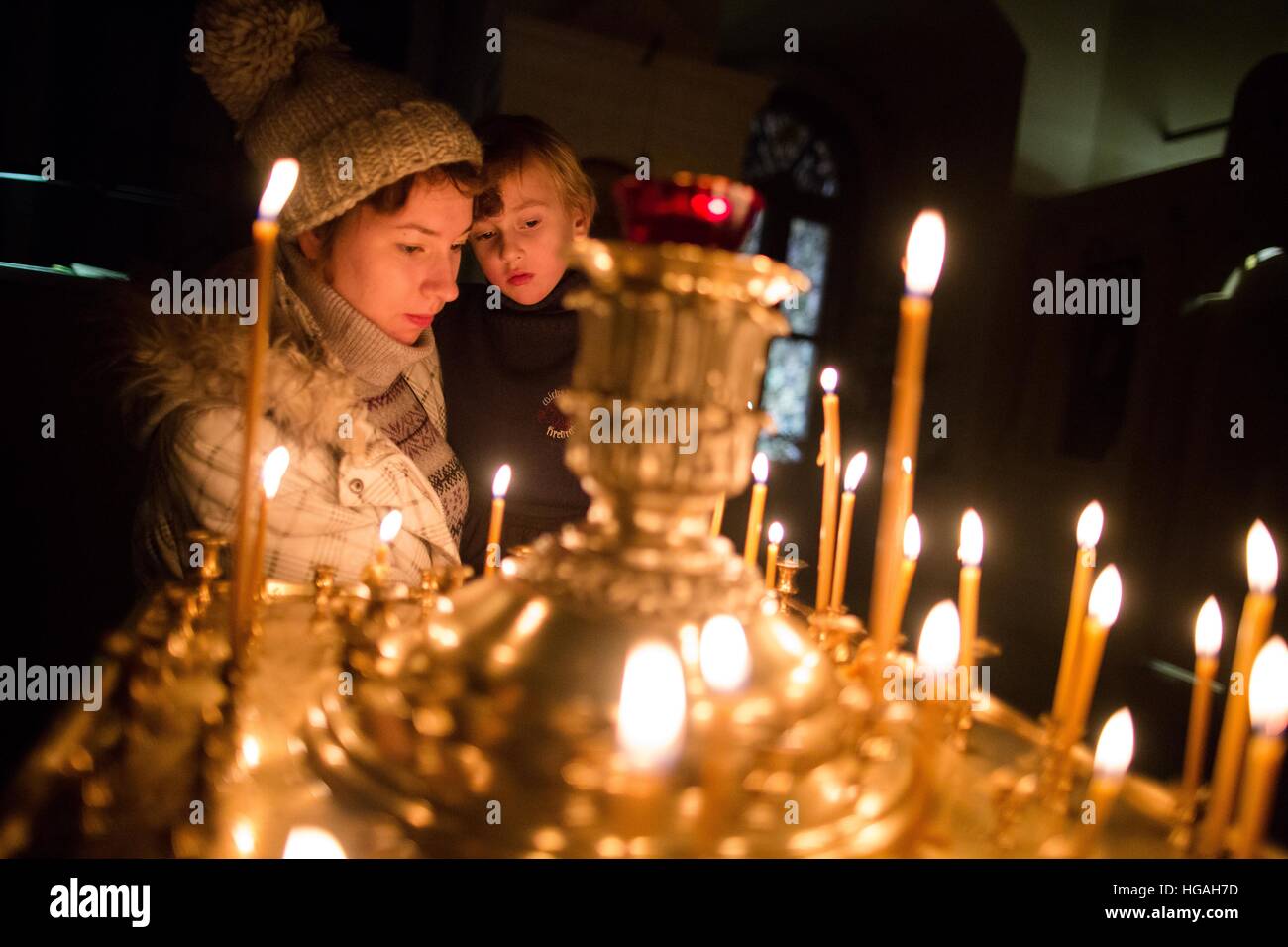 Moskau Russland 7 Januar 2017 Eine Frau Und Ihr Kind Kerze
