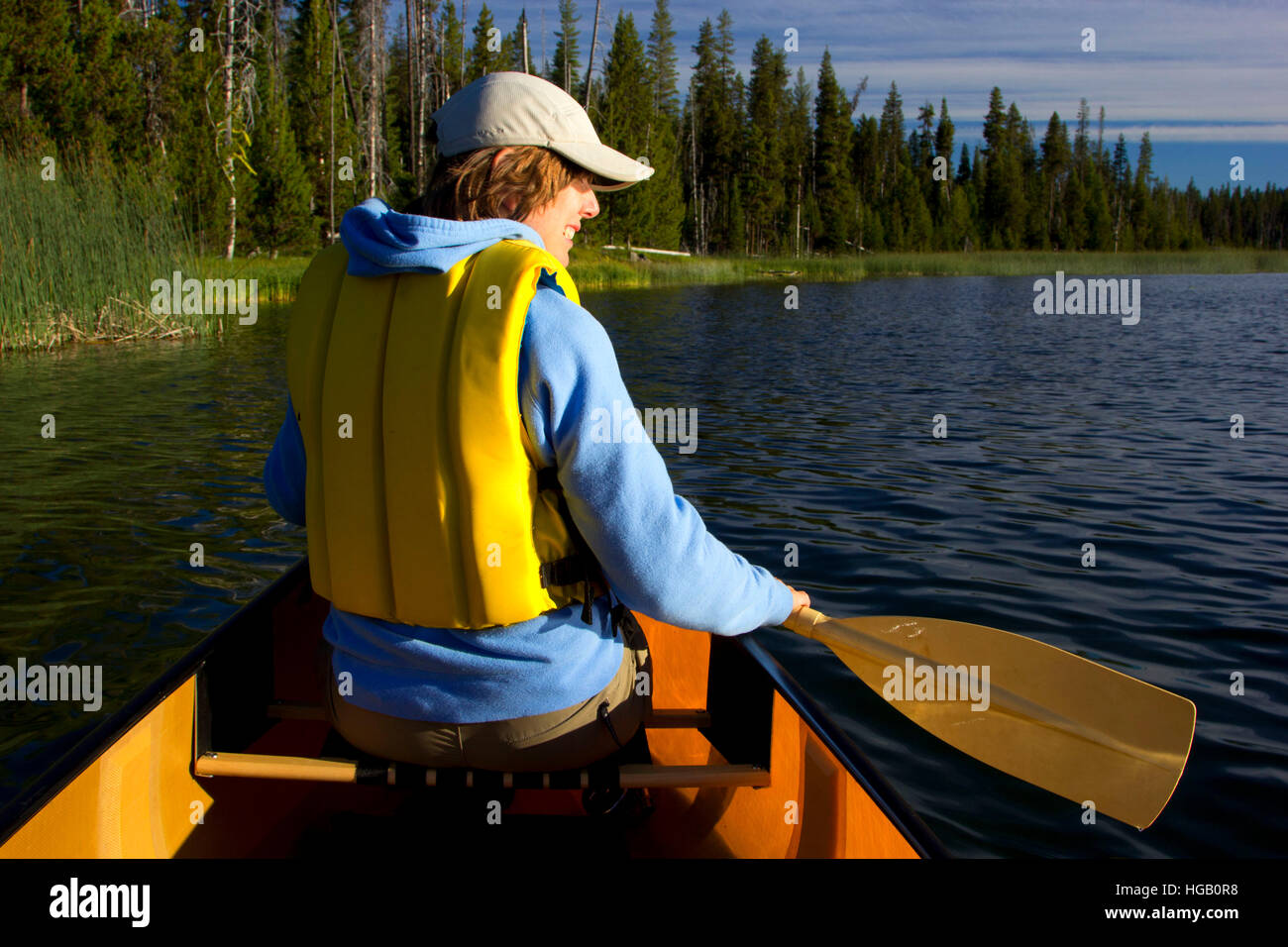 Kanufahren auf Lavasee, Kaskade Seen National Scenic Byway, Deschutes National Forest, Oregon Stockfoto