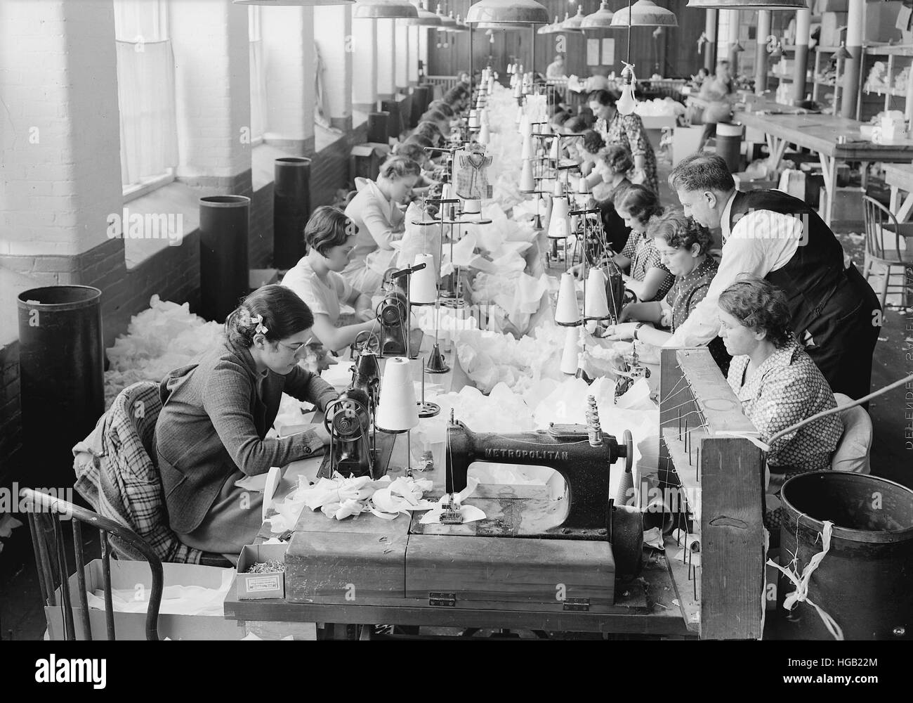 Singer Maschine Nähen Leistungsgruppe, Mount Holyoke, Massachusetts, 1936. Stockfoto