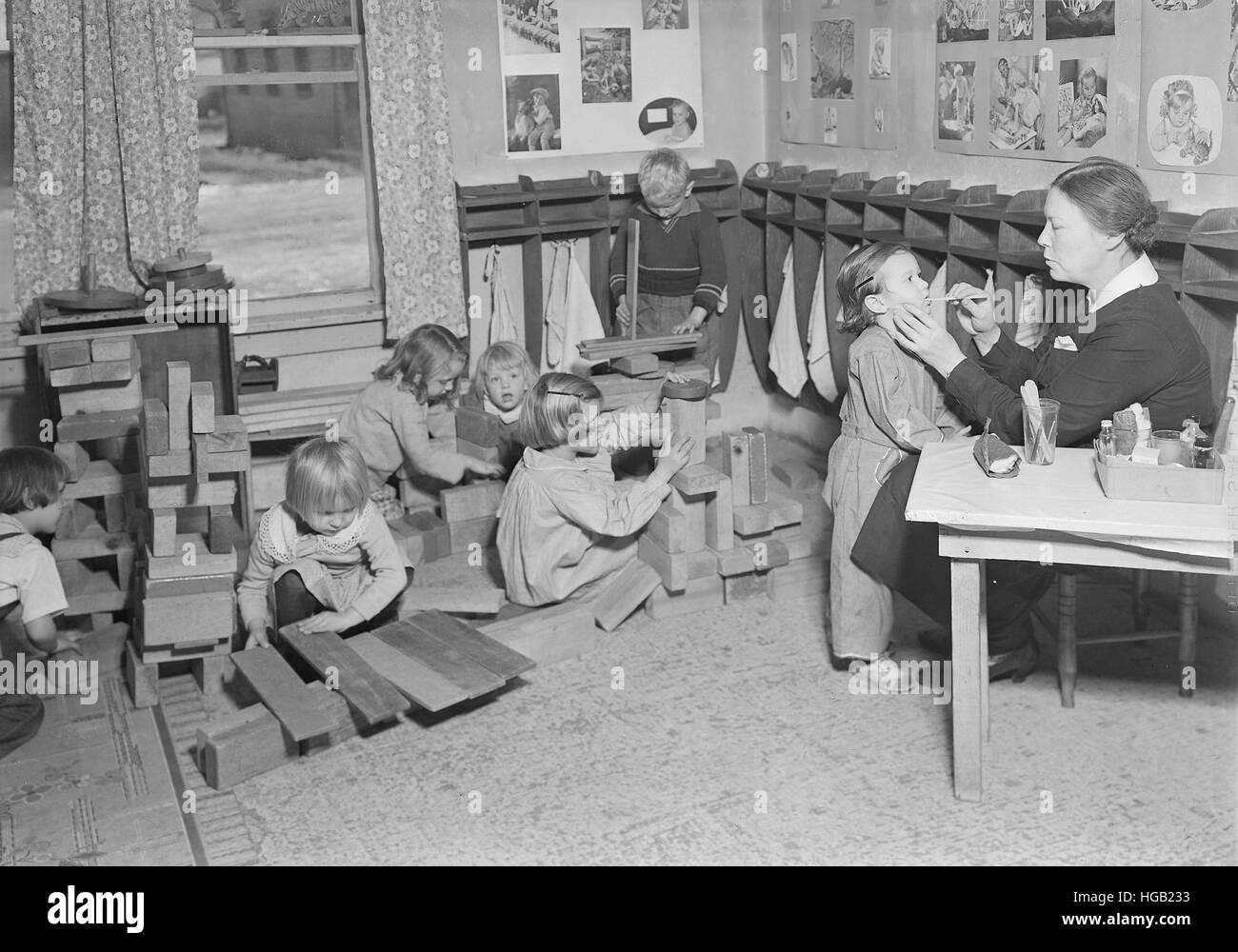 Kinder in einer WPA-Gärtnerei in Scotts Run, West Virginia, 1937. Stockfoto