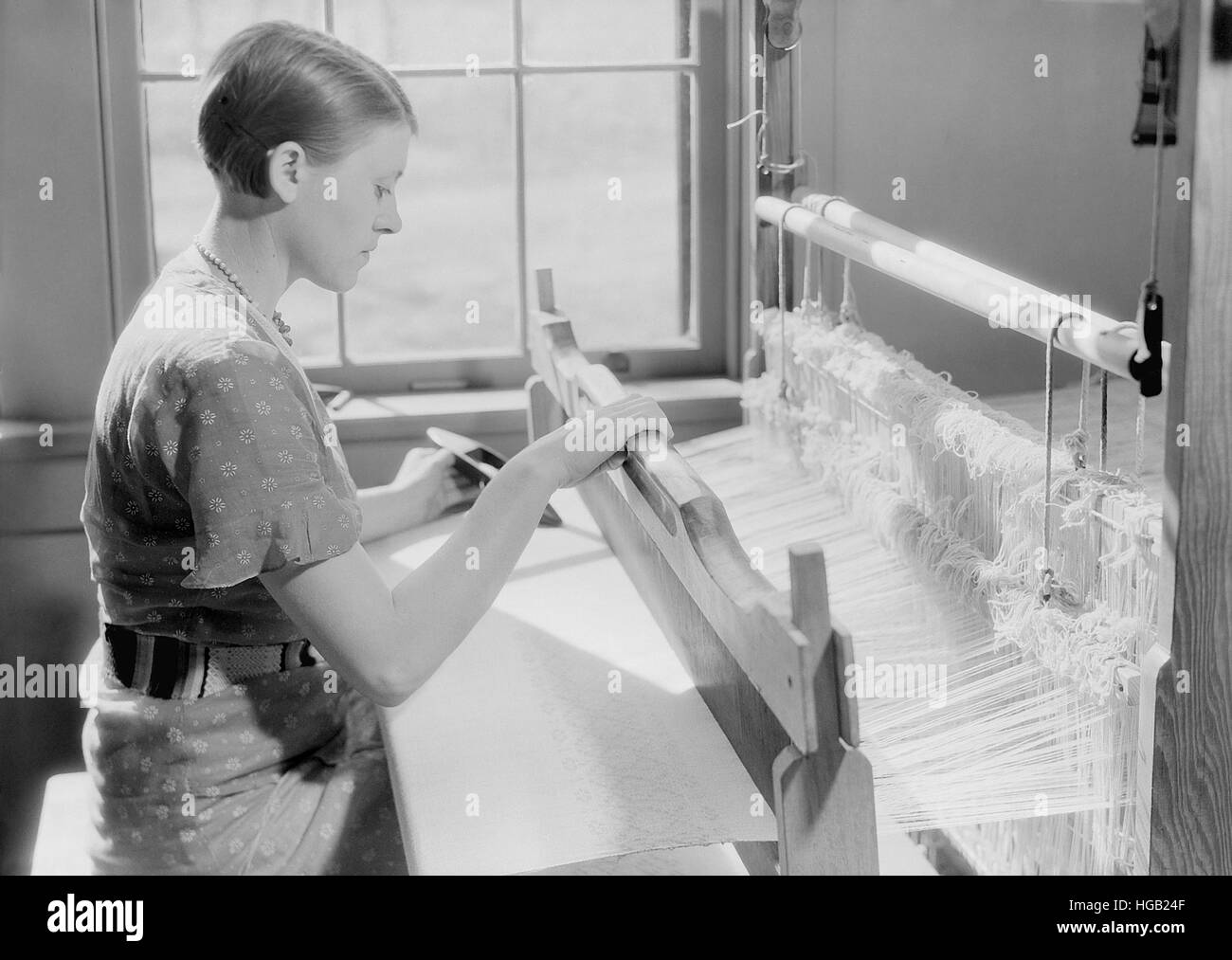 Frau Weben eine Babydecke, 1933. Stockfoto