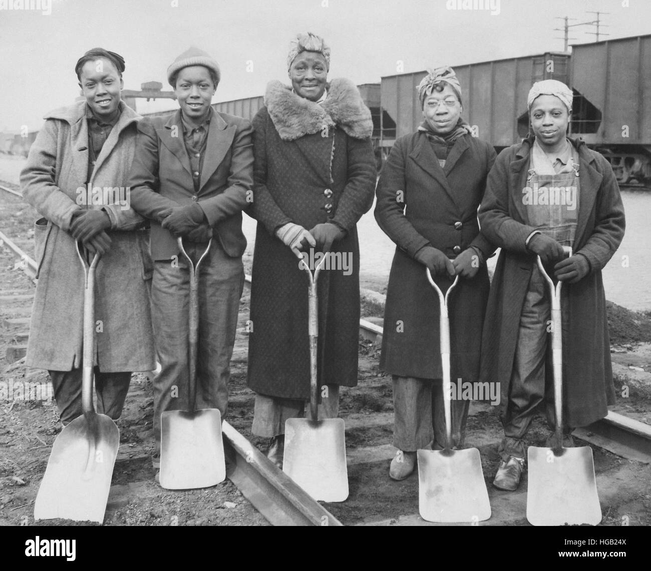 Trackwomen von Baltimore & Ohio Railroad Company, 1943. Stockfoto