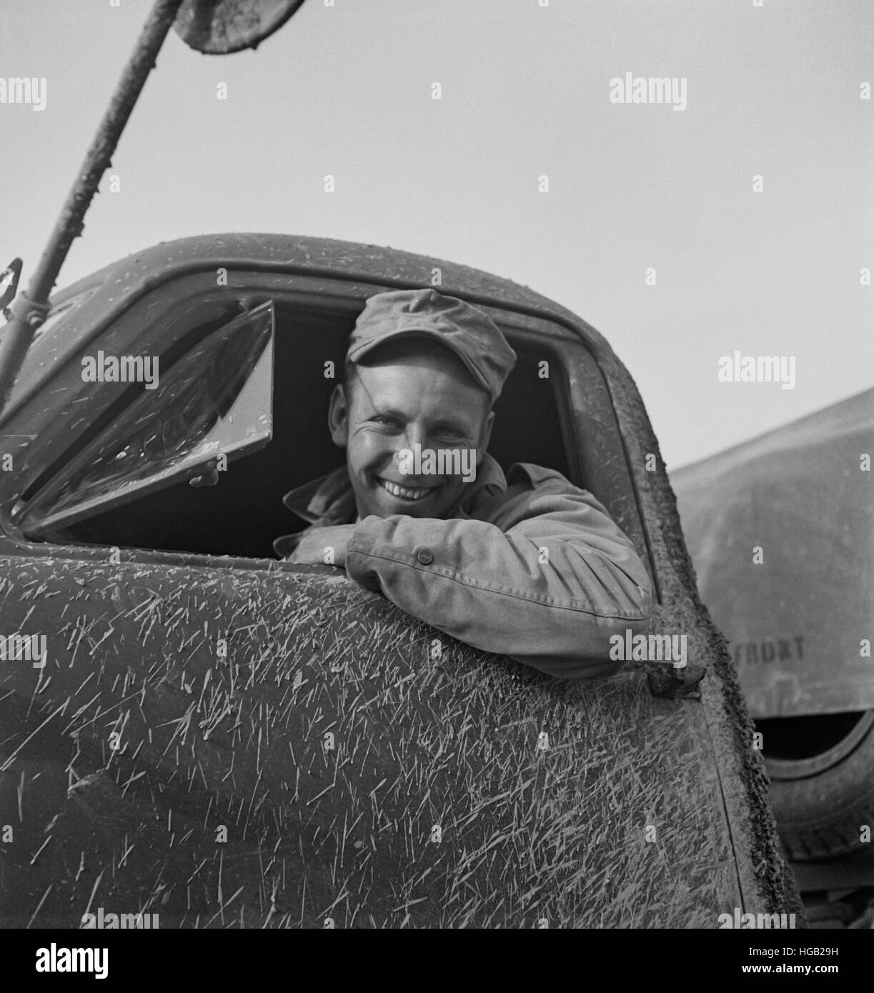 Private servieren mit den 429th Ingenieuren als LKW-Fahrer, 1943. Stockfoto