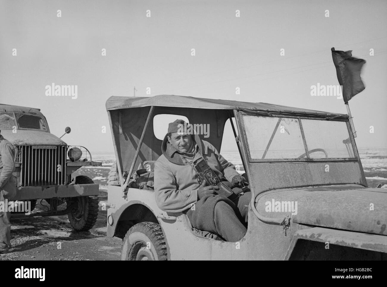 Kriegsfotografin sitzen im Jeep irgendwo im persischen Korridor, 1943. Stockfoto