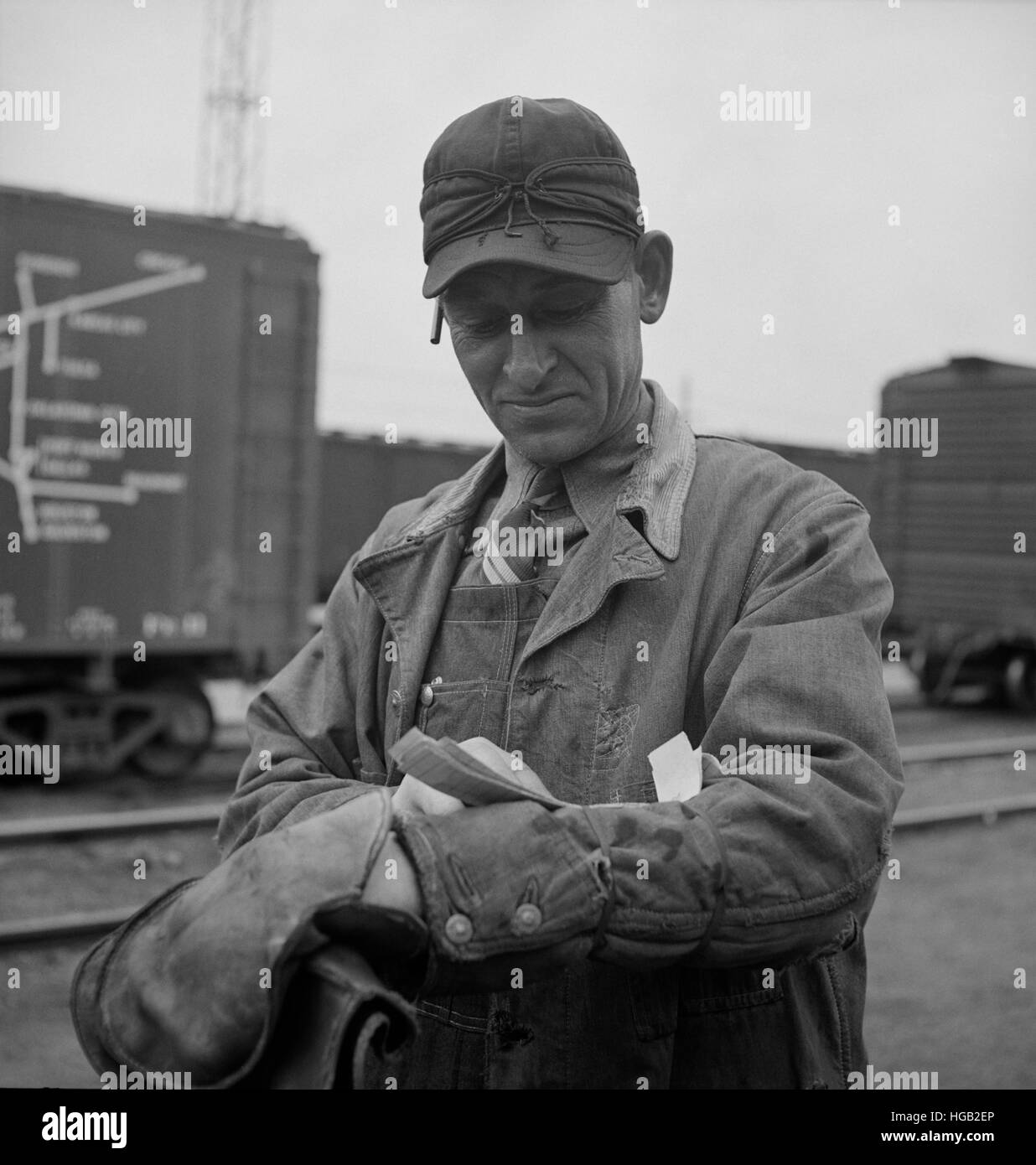 Ein Weichensteller am Clyde-Yard für die Chicago, Burlington and Quincy Railroad, 1943. Stockfoto
