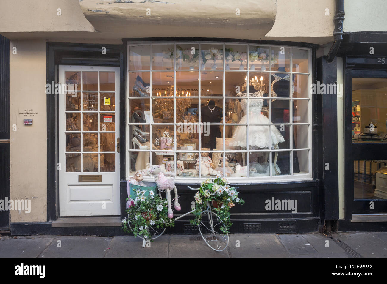 Ladenfront in The Shambles, berühmte mittelalterliche Einkaufsstraße im Stadtzentrum von York, UK Stockfoto