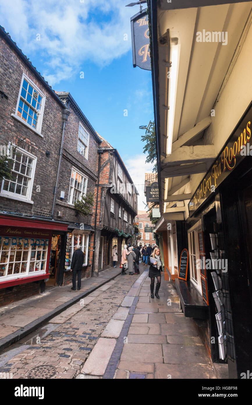 Straßenszene in Winter, The Shambles York Stadtzentrum, Yorkshire UK Stockfoto