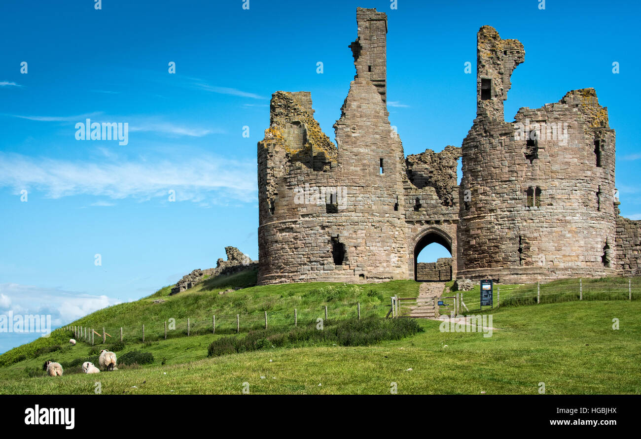 Dunstanburgh Castle, Northumberland Küste, UK Stockfoto