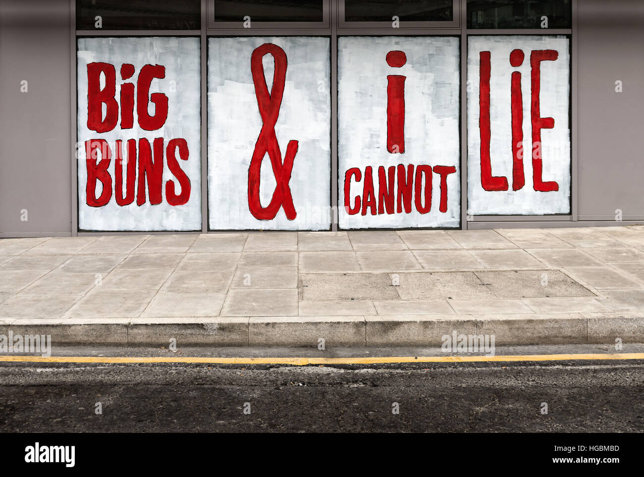 Große Brötchen und ich kann nicht Song lyric Graffiti auf vier Türen in London liegen. Stockfoto