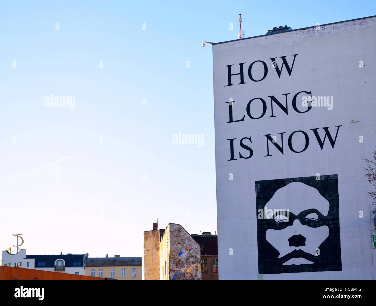 Wand Kunst Graffiti im Bezirk Berlin-Mitte "wie lange ist jetzt" Stockfoto