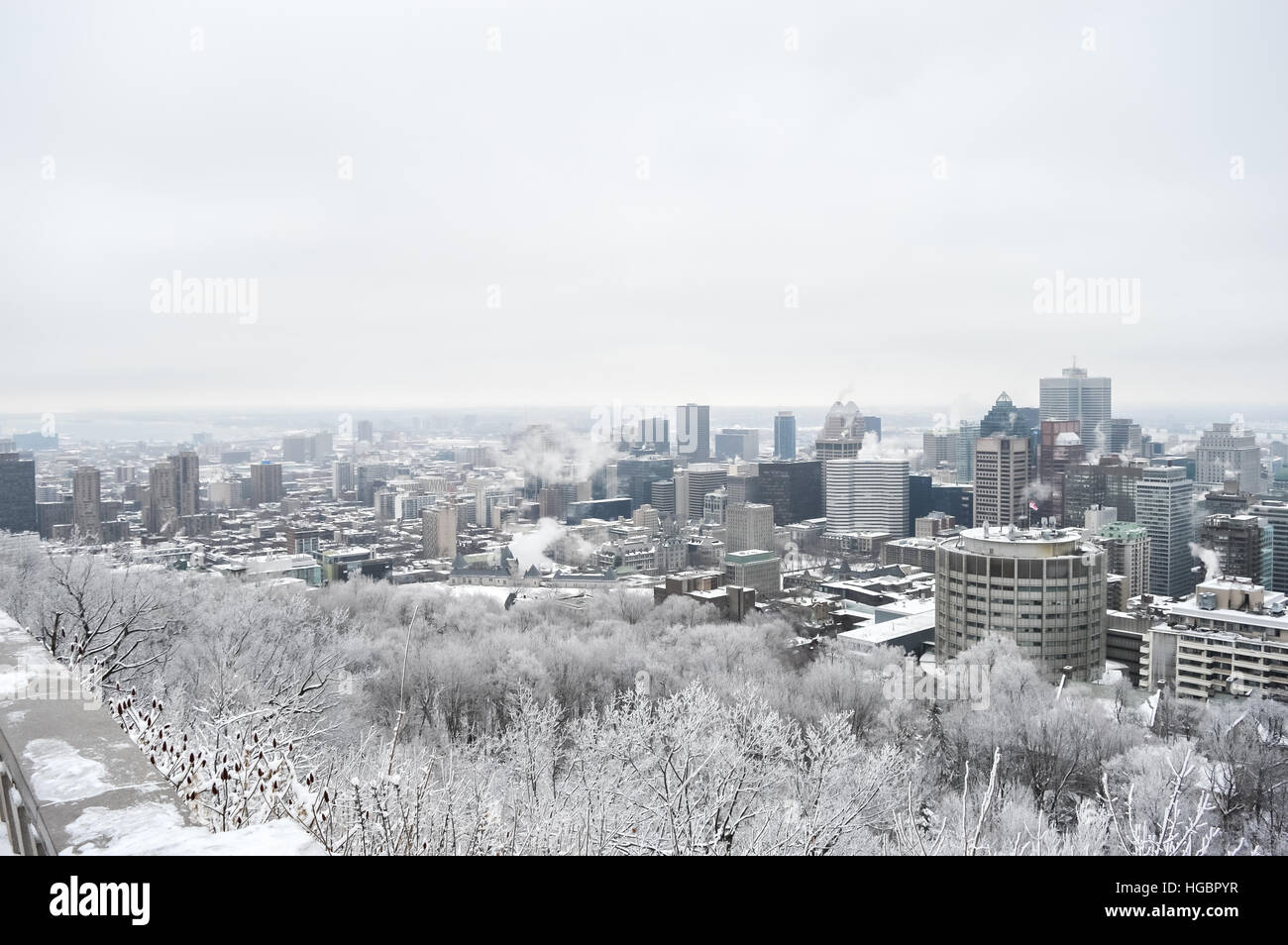 Skyline von Montreal im Schnee, im Winter, Kanada Stockfoto