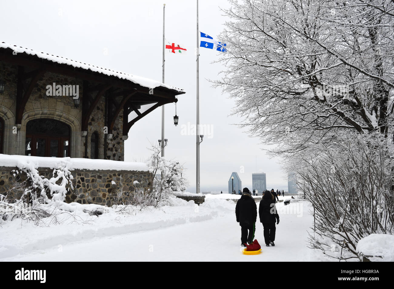 Montreal, Kanada - 21. Dezember 2014: Skyline von Montreal im Schnee, im Winter, Kanada. Um Menschen zu sehen. Stockfoto