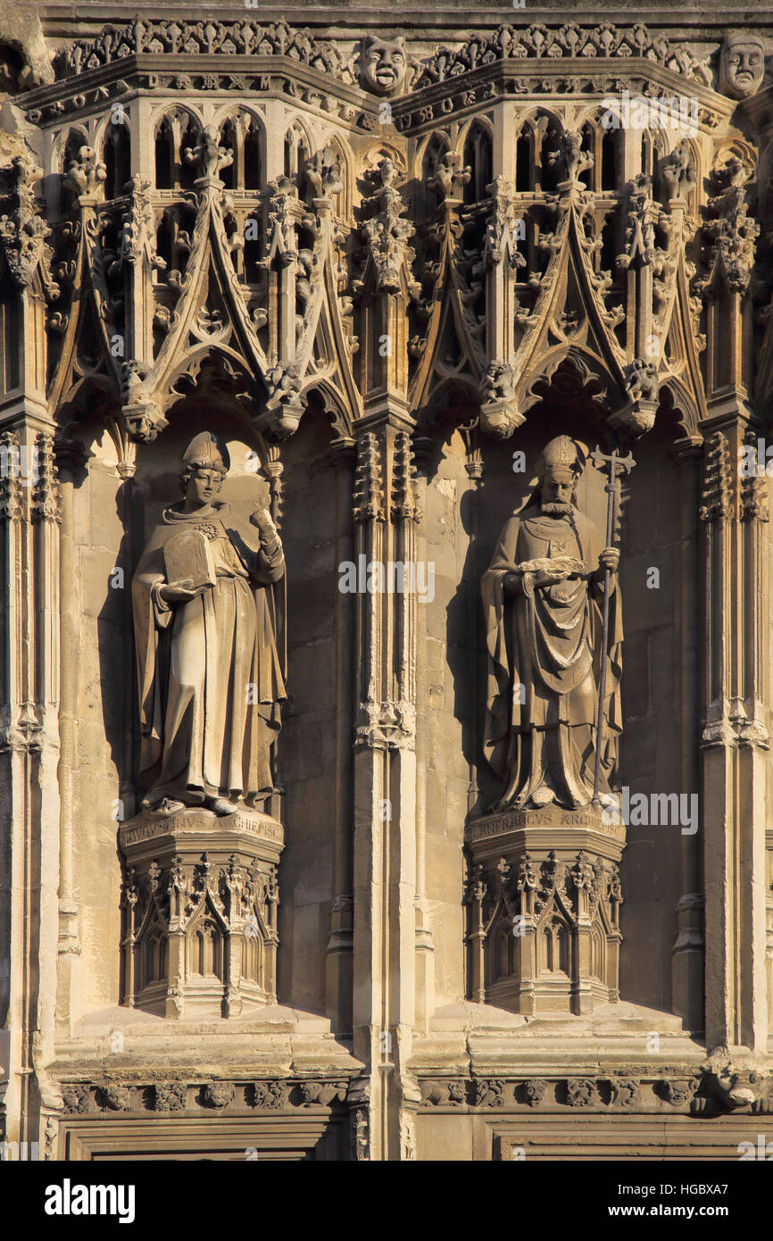 kunstvollen Schnitzereien außerhalb Canterbury Kathedrale kent Stockfoto