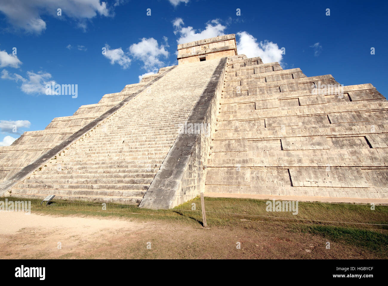 Die Kukulkan-Pyramide, auch bekannt als El Castillo in alten Maya-Stadt Chichén Itzá. Yucatan, Mexiko Stockfoto