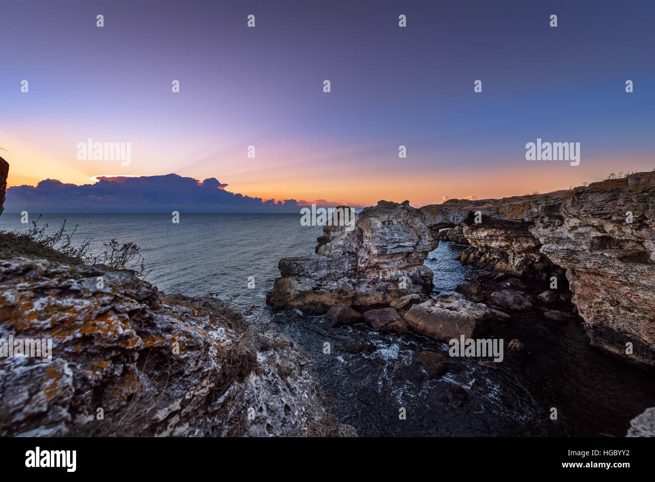 Am frühen Morgen, Sonnenaufgang im Tyulenovo Village, Bulgarien. Stockfoto