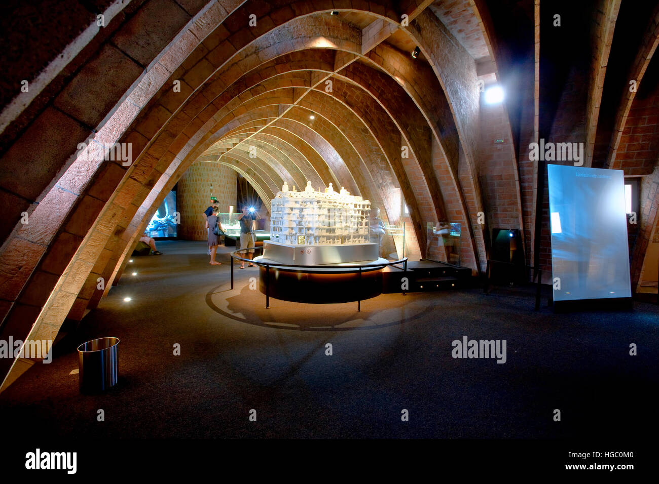 Die "Espai Gaudi" im Dachgeschoss des "La Pedrera" in Barcelona Stockfoto