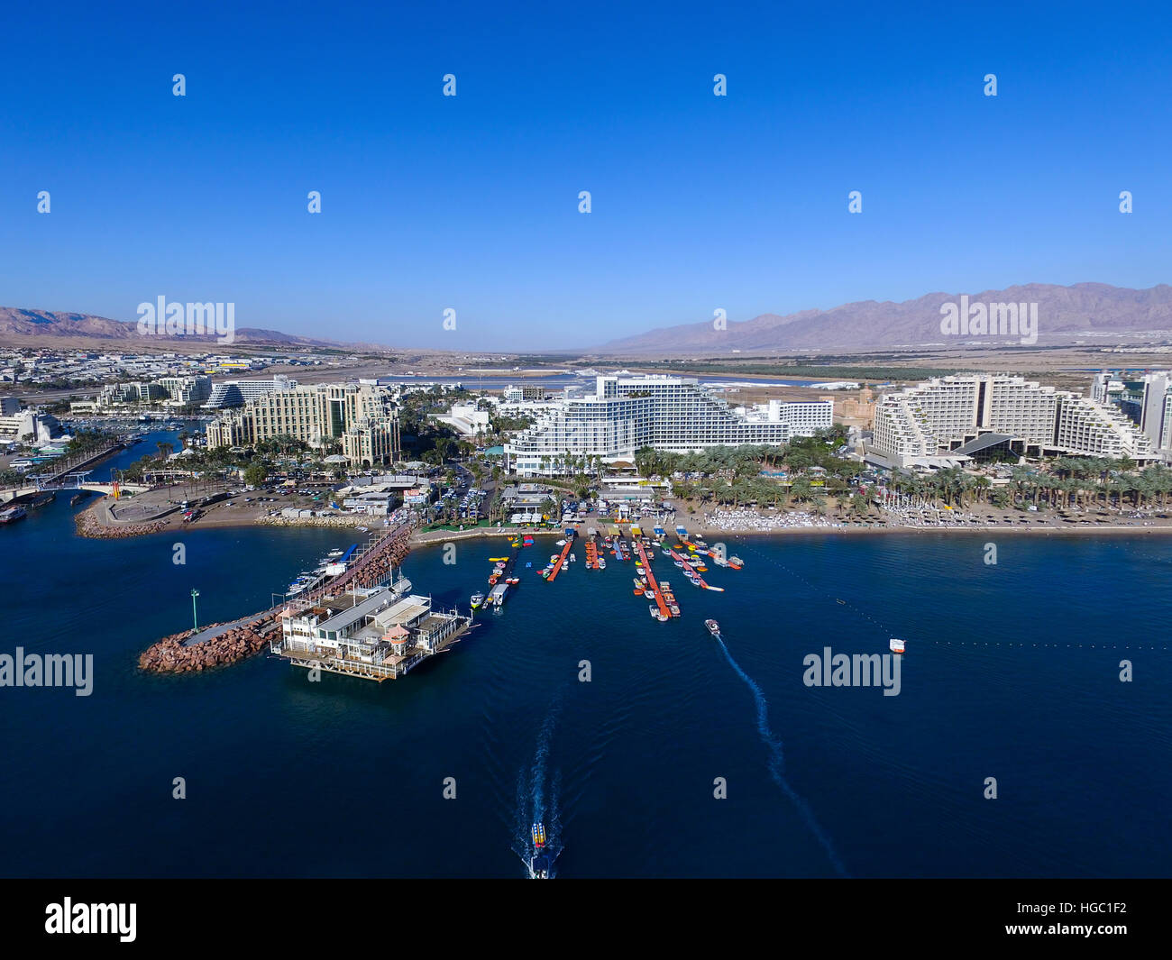Eilat, Israel - Luftaufnahme, enthüllt Eilats Skyline und das Rote Meer Stockfoto