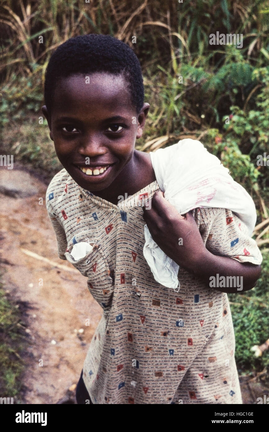 Eine glückliche junge Boarder aus Jaiama Nimi Koro Secondary School, Sierra Leone, 1962 Stockfoto