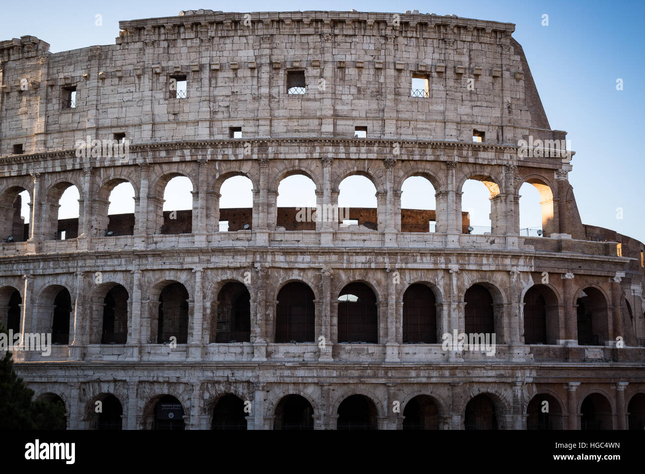 Das Kolosseum von Rom im Morgenlicht im Sommer in Rom, Italien. Stockfoto