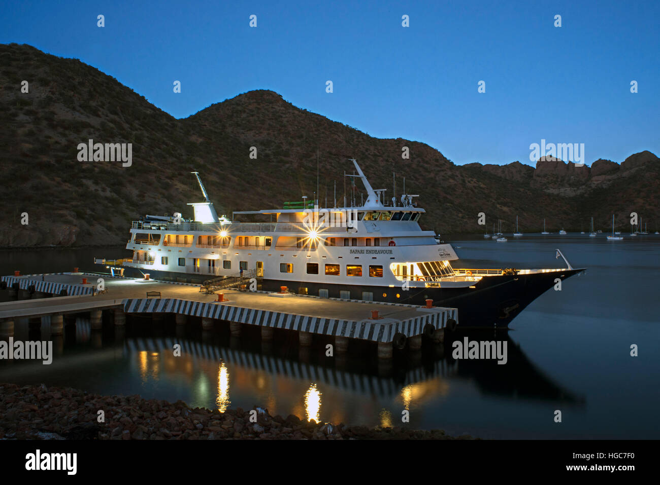 Safari Endeavour Kreuzfahrt in Puerto Escondido in Sea of Cortez, Baja California Sur, Mexiko verankert. Stockfoto