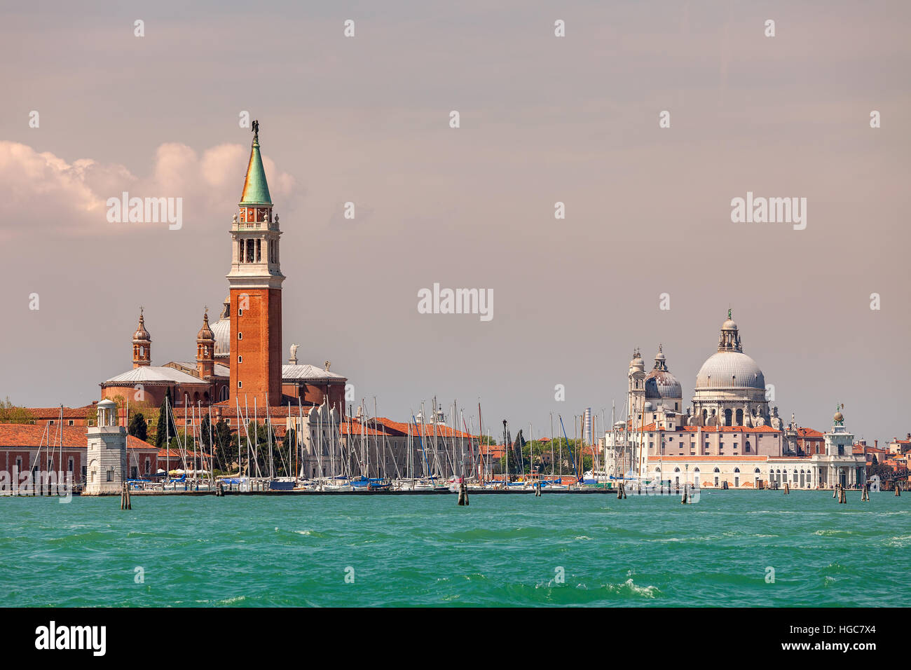Blick auf den Canal Grande, San Giorgio Maggiore und Santa Maria della Salute Kirche in Venedig, Italien. Stockfoto