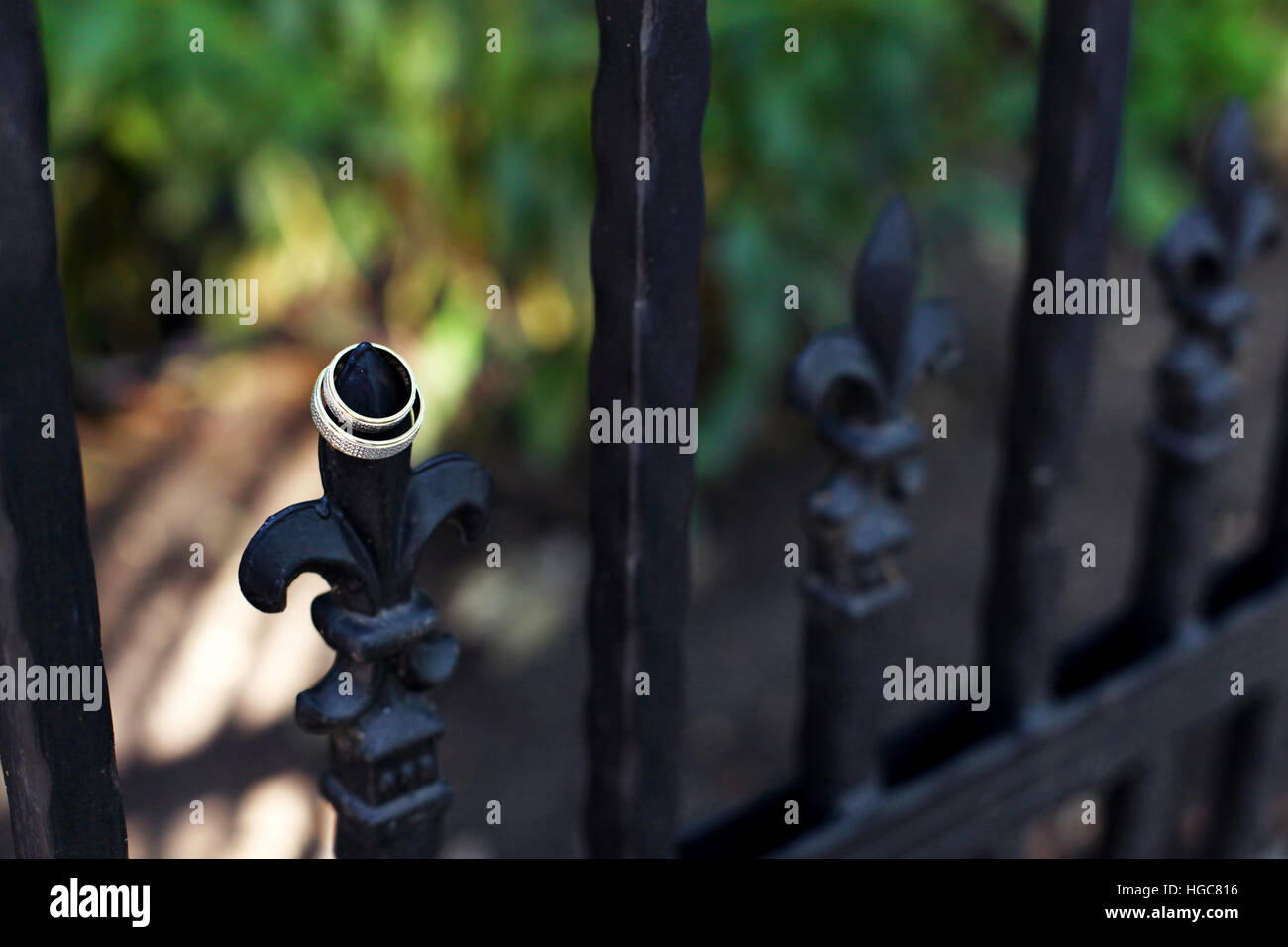 Trauringe. Hochzeit Symbole, Attribute. Feiertag, Feier. Makro. Stockfoto