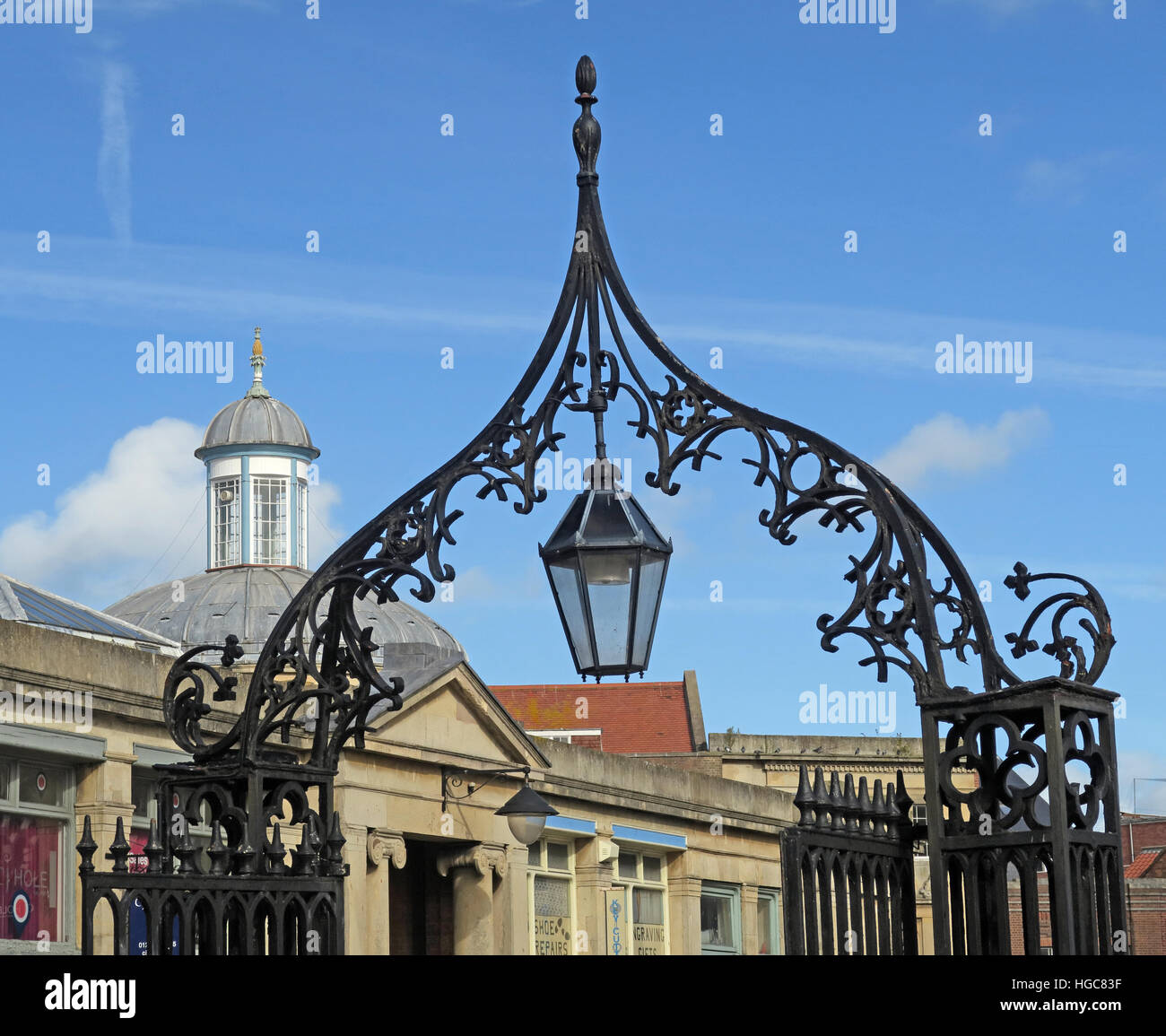 Historic Bridgwater - St Marys Church, schmiedeeiserne Tore - Bridgwater Town Centre, Somerset, England, Großbritannien, TA6 3AS Stockfoto