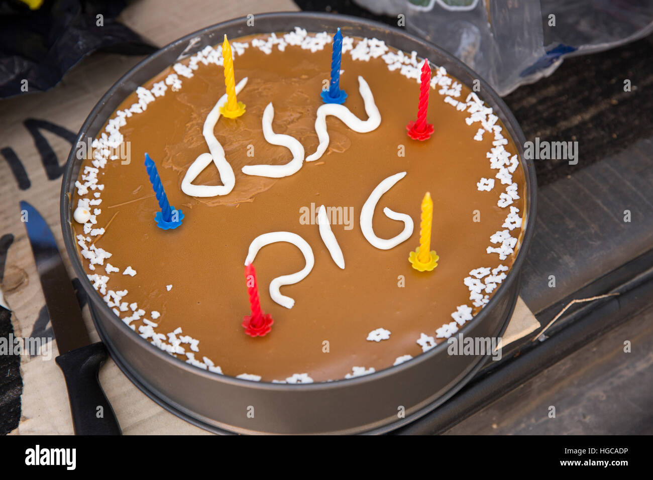 Mazal Tov (viel Glück in Hebräisch) Geburtstagskuchen Stockfoto
