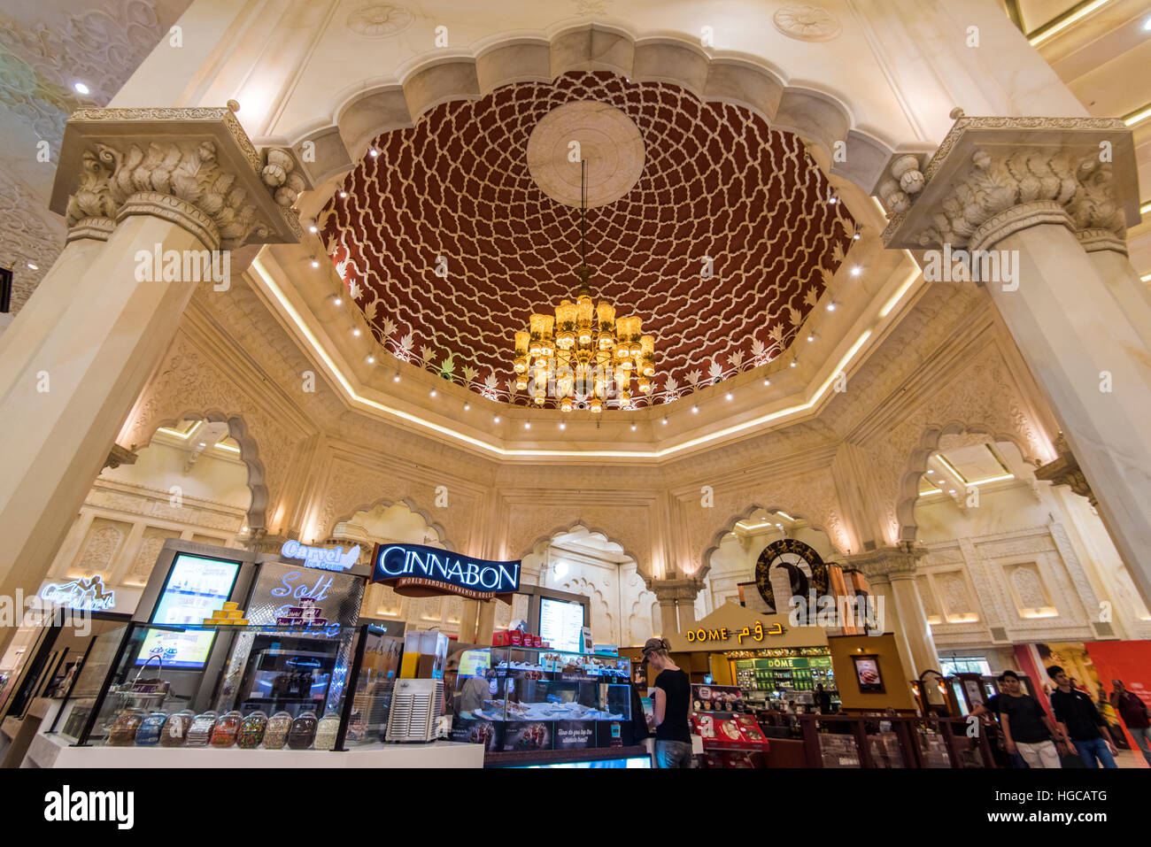 Niedrigen Winkel nach Ansicht des Gerichts von Indien bei Ibn Battuta Shopping Mall, Dubai, Vereinigte Arabische Emirate Stockfoto