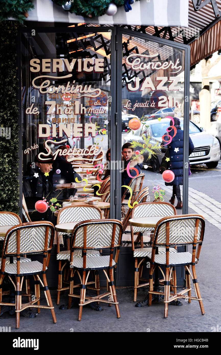 Café-Terrasse in Montmartre, Paris Stockfoto