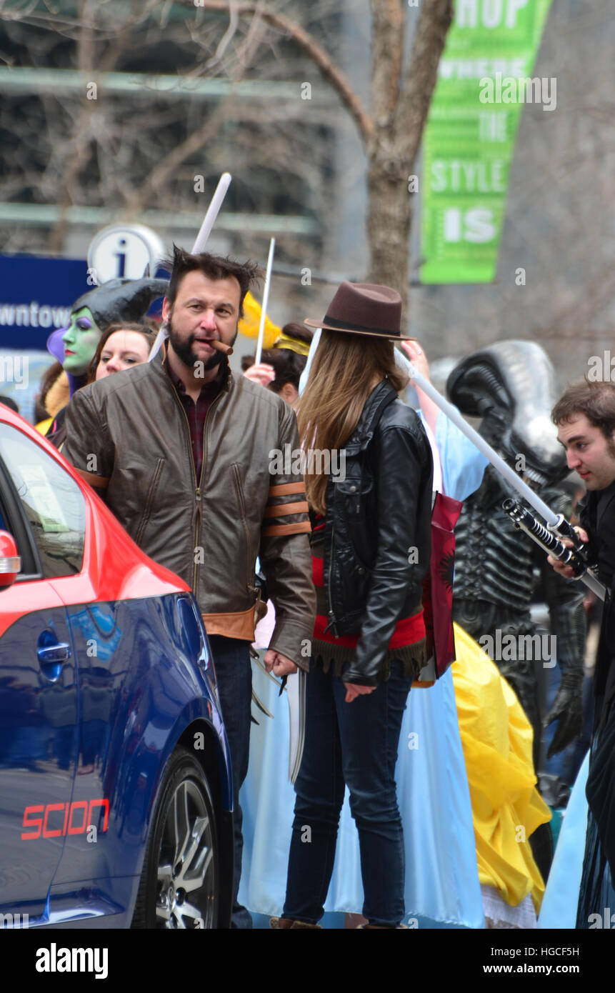 Calgary, Alberta, Kanada, 24. April 2014: Comic und Entertainment Expo Parade Wolverine und einer Zigarre Stockfoto