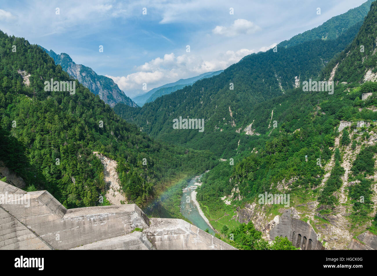 KurobeTalsperre mit Regenbogen, Tateyama Kurobe Alpine Route, Japan