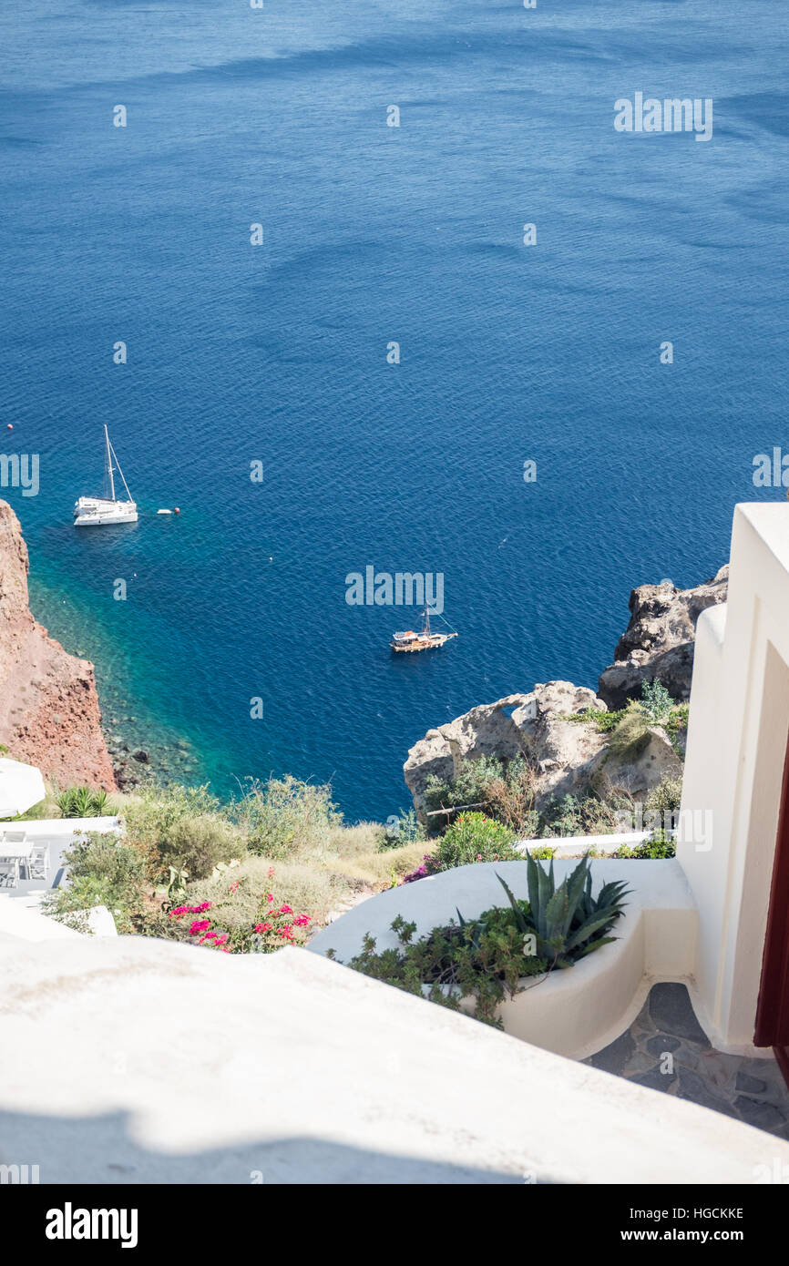 Schöne Bucht von Oia, Santorin, ein beliebtes Urlaubsziel armeni Stockfoto