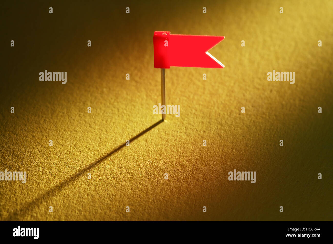 Eine Zeichnung Flagge pin auf schönen gelben Farbverlauf Hintergrund Stockfoto