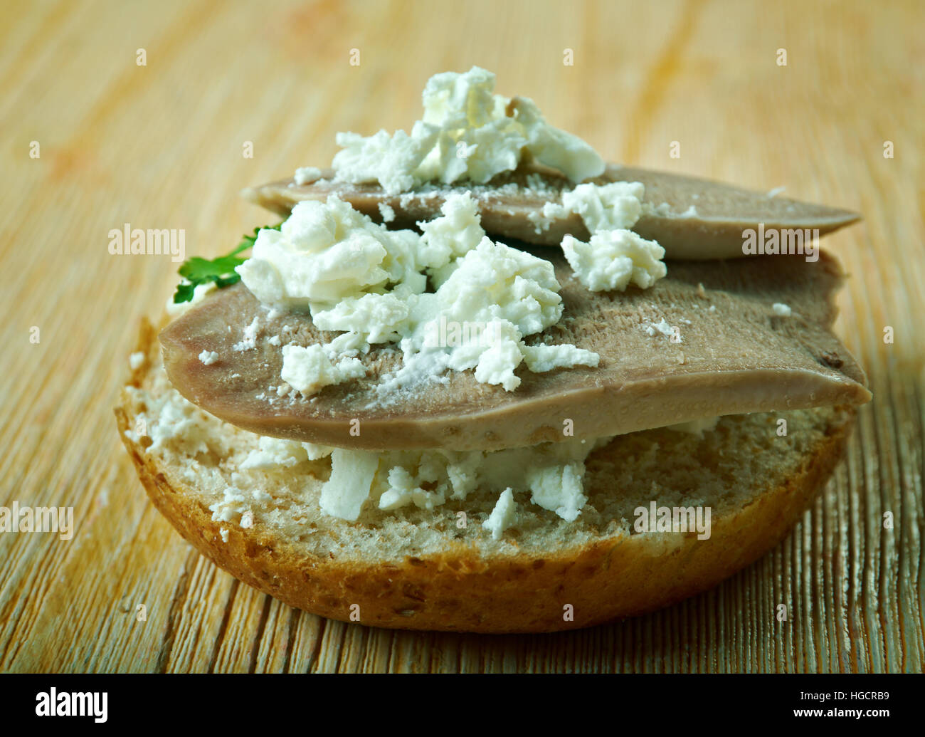 Zunge Toast Open Sandwich zubereitet mit sautierten Rinderzunge Stockfoto