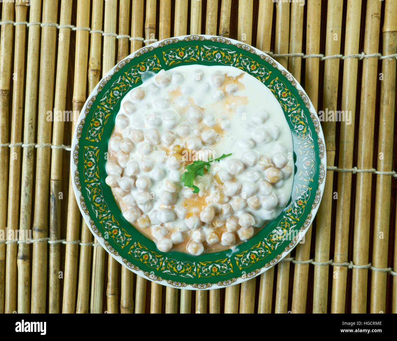 Keledos - türkische Kichererbsen entwässert Joghurt essen Stockfoto