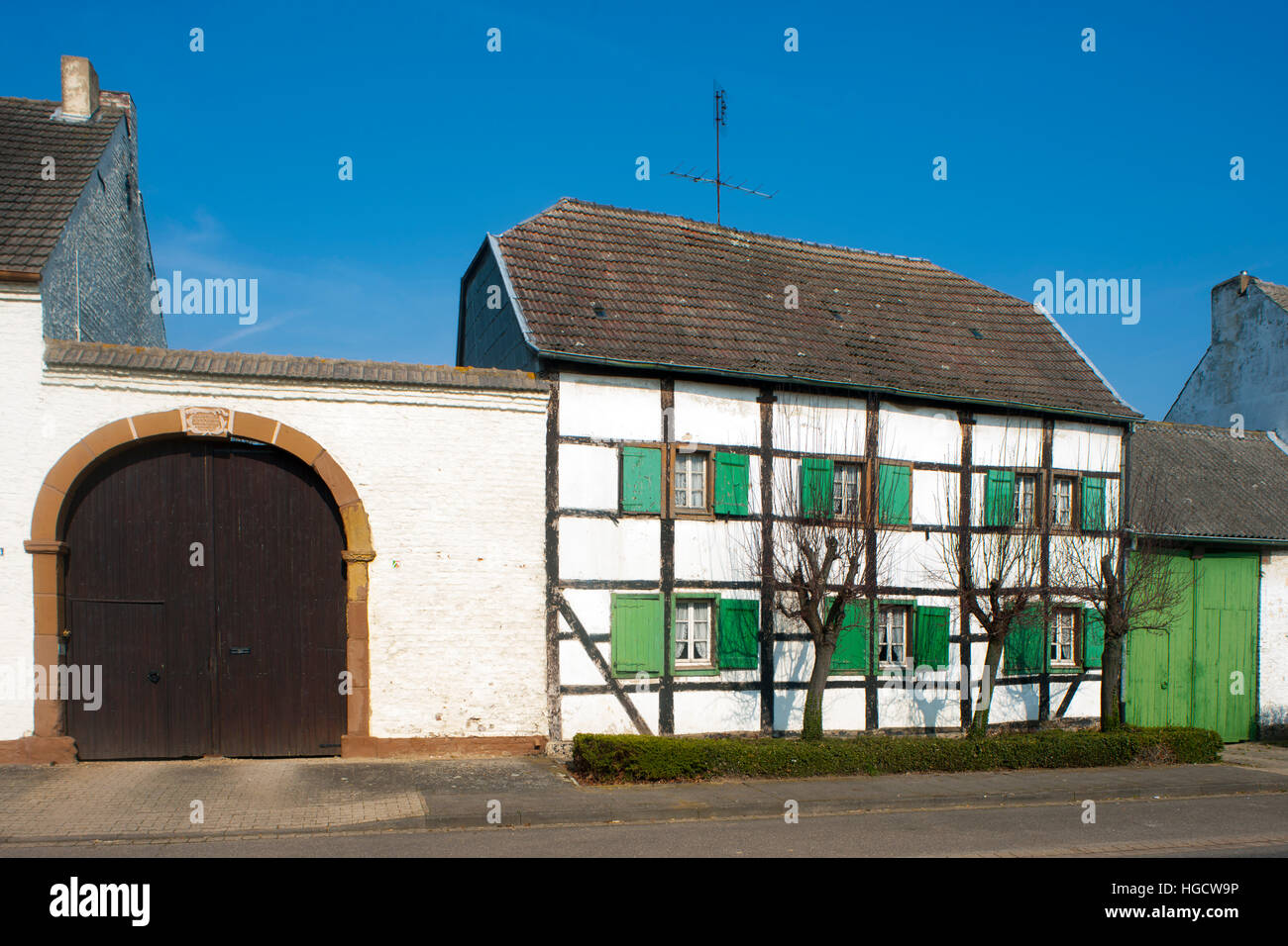 Deutschland, NRW, Kreis Düren, Nörvenich, Ortsgemeinde Eschweiler Über Feld, Fachwerkbauernhof in der Heribertstrasse 32 aus Dem 18. Halbmonatsschrift Wurde bin Stockfoto