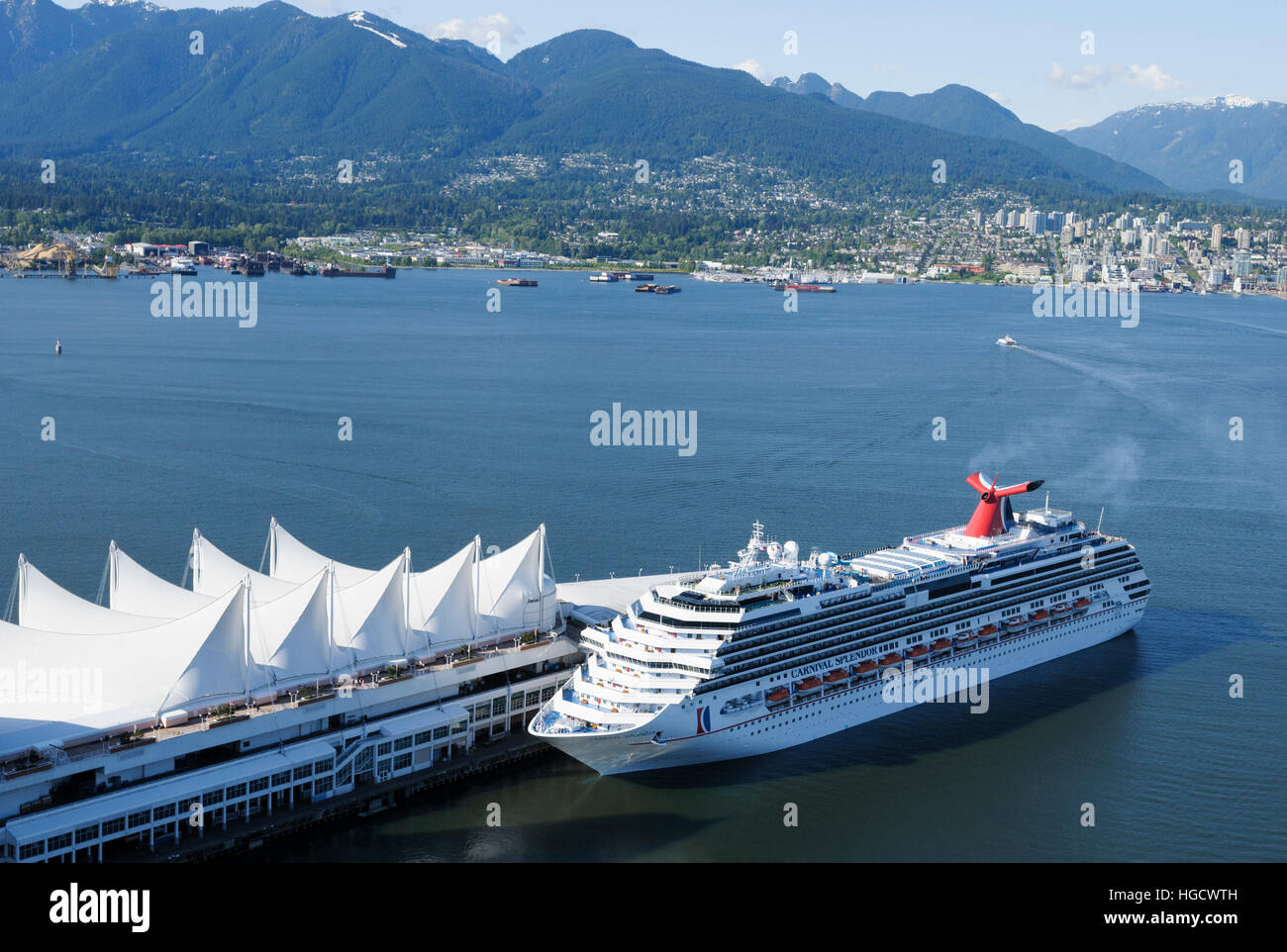 Carnival Splendor Kreuzfahrtschiff vor Anker im Hafen von Vancouver, Britisch-Kolumbien, Kanada Canada Place Kreuzfahrtterminal Stockfoto