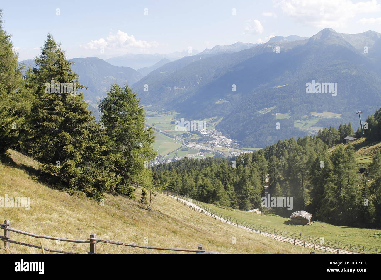 Blick auf das Tal Eisacktal in Südtirol in Italien Stockfoto