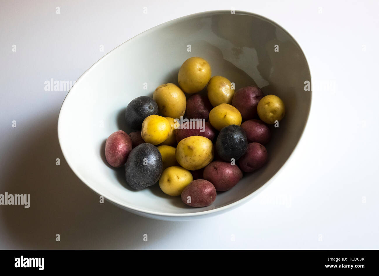Tricolor Baby Frühkartoffeln Stockfoto