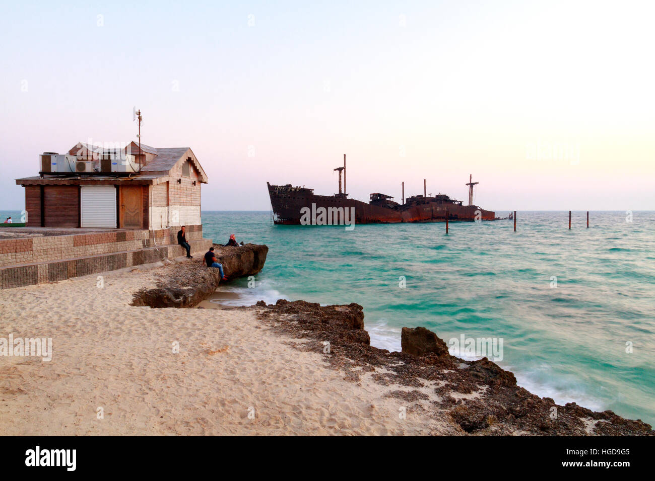 Verlassene Frachtschiff im Persischen Golf in der Nähe von Kish Island, Iran Stockfoto
