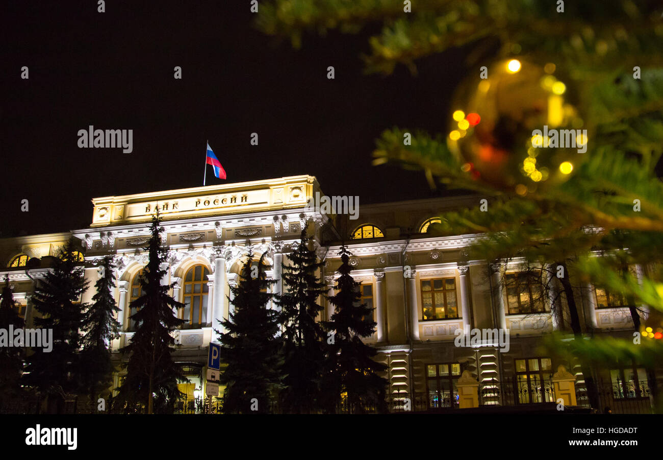 Russische Zentralbank im Dezember und Weihnachtsbaum Stockfoto