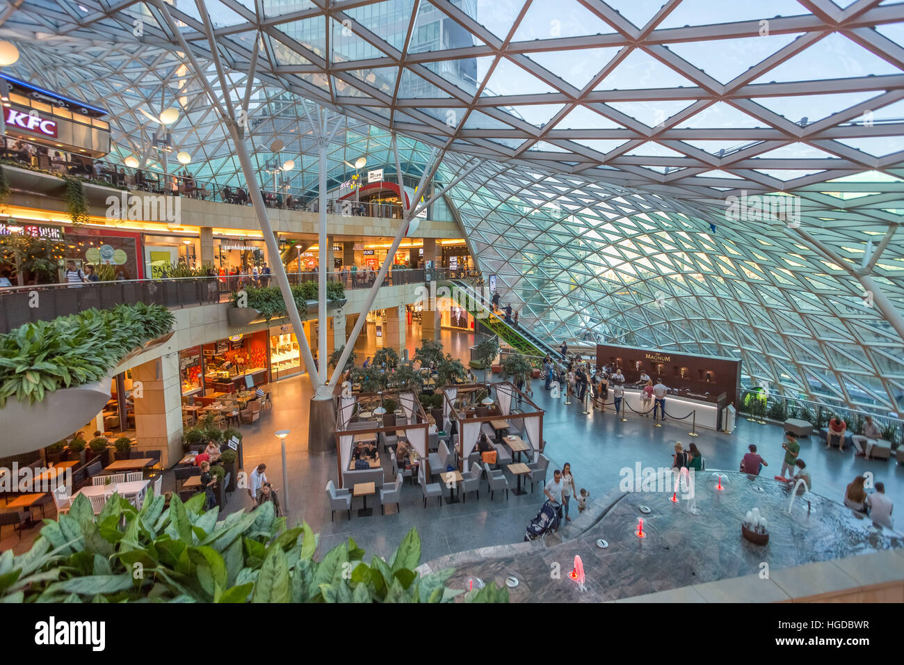 Zlote Tarasi Einkaufszentrum in Warschau Stadt Stockfoto