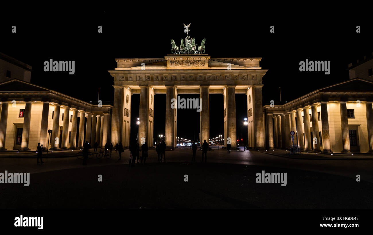 Brandenburger Tor bei Nacht in Berlin, Hauptstadt der Bundesrepublik Deutschland Stockfoto