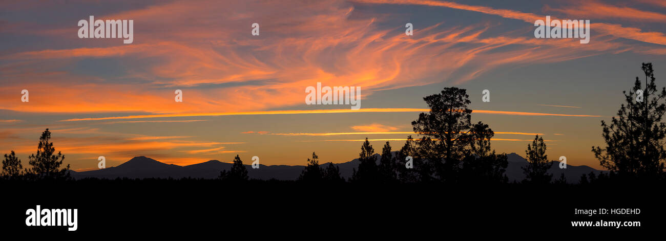 Oregon, Deschutes County, Biegung, Sonnenuntergang Panorama Stockfoto