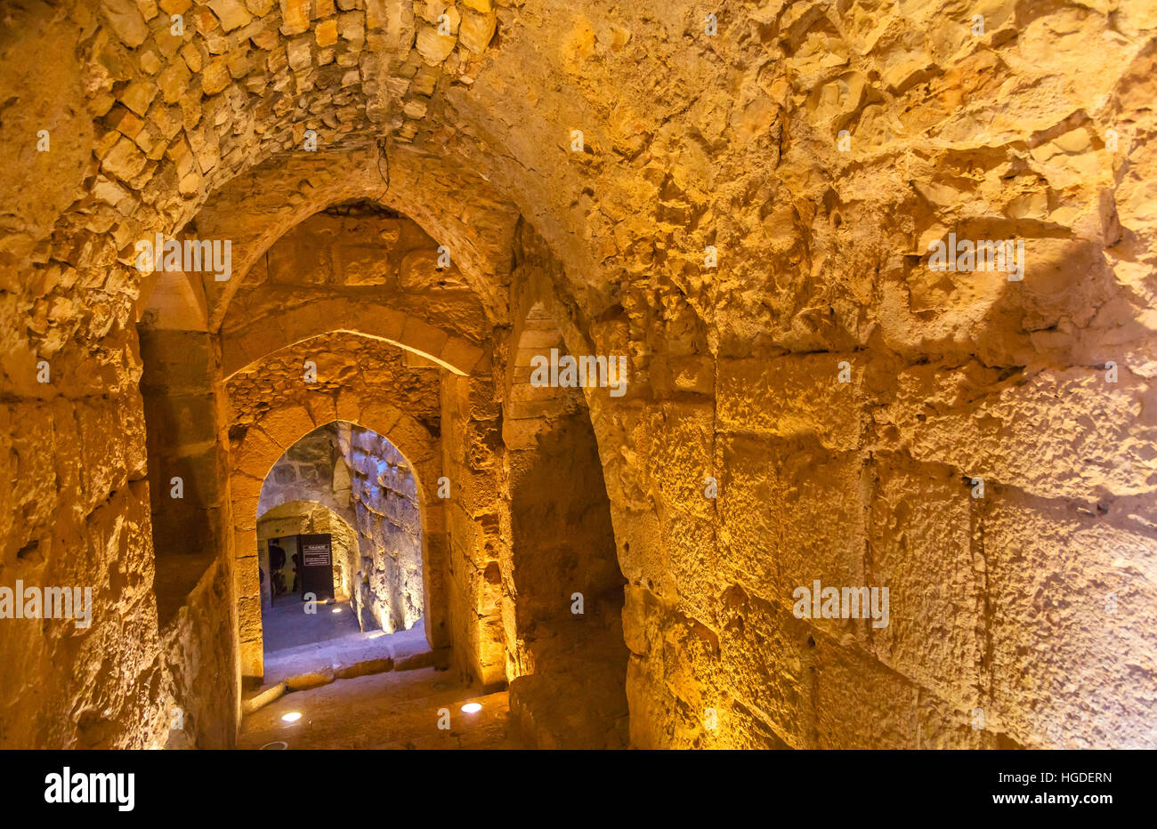 Qalat Ar-fanatischen alten arabischen Festung Burg Stein Korridor Ajlun Jordan.  Alte Burg arabische 1184-1185 um Crusader Bedrohung zu begegnen. Stockfoto