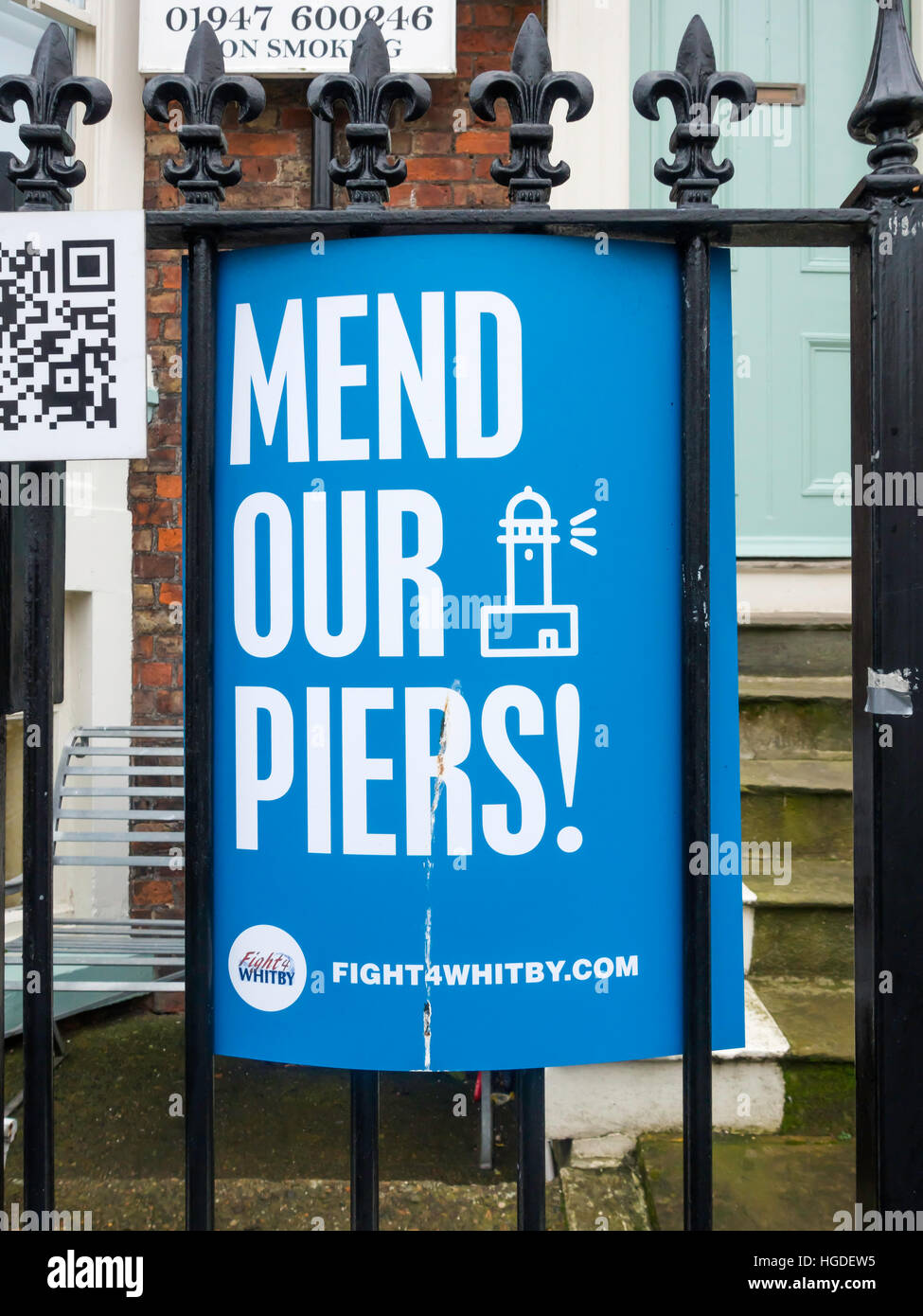 Unsere Piers Kampagne Ankündigung zu reparieren, indem eine Druck-Gruppe versucht, erforderliche Reparaturen um Whitby Hafen Piers zu gelangen Stockfoto
