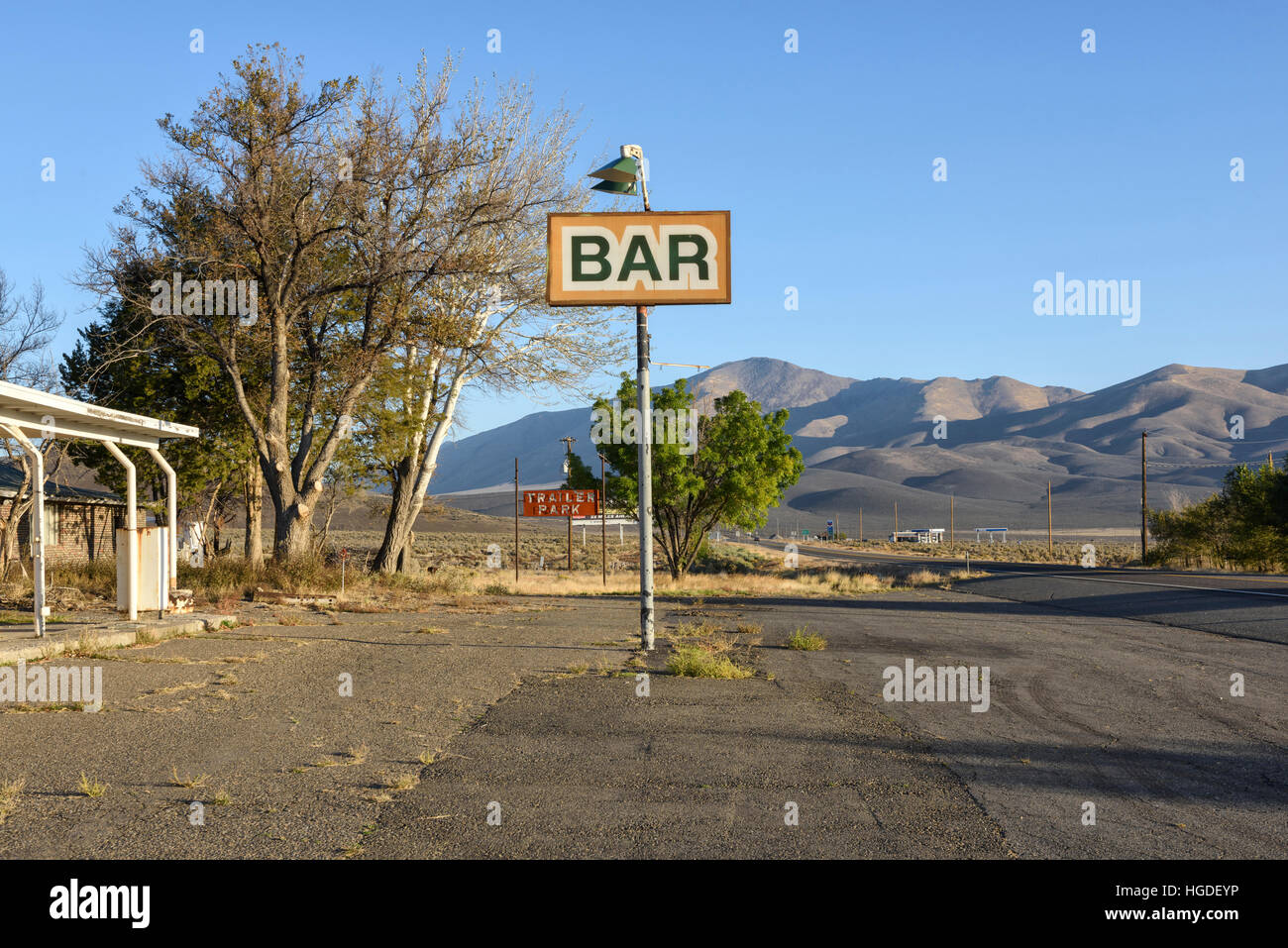 Nevada, Humboldt County, Winnemucca, verlassene Tankstelle nördlich der Stadt, American Wüstensenken Bar Stockfoto